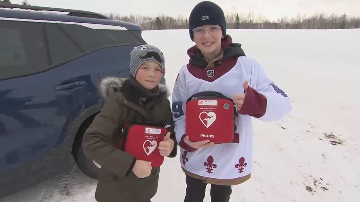 Saint-Félicien: deux frères sauvés grâce au défibrillateur