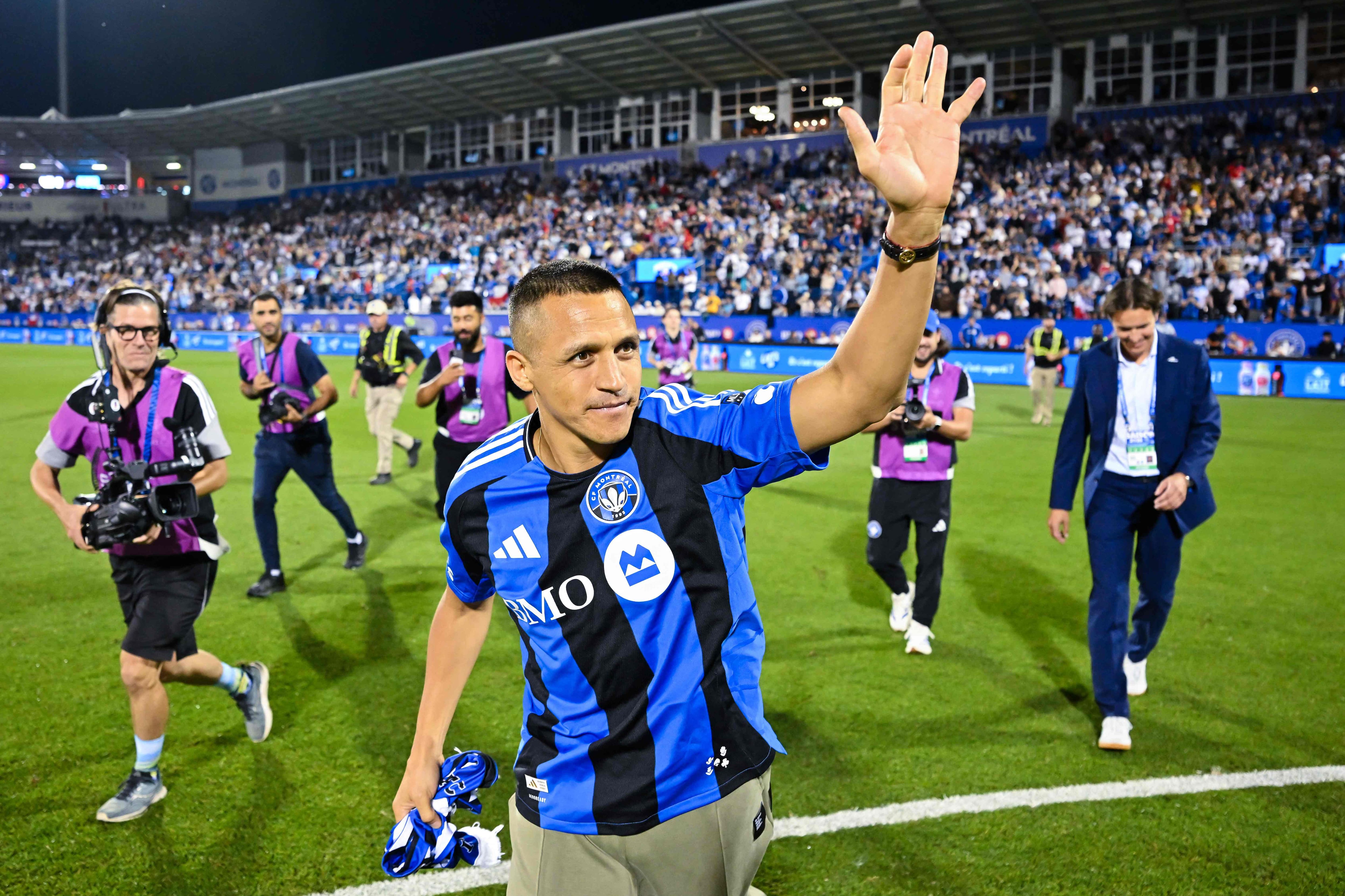 Alexis Sanchez présenté à la mi-temps au Stade Saputo