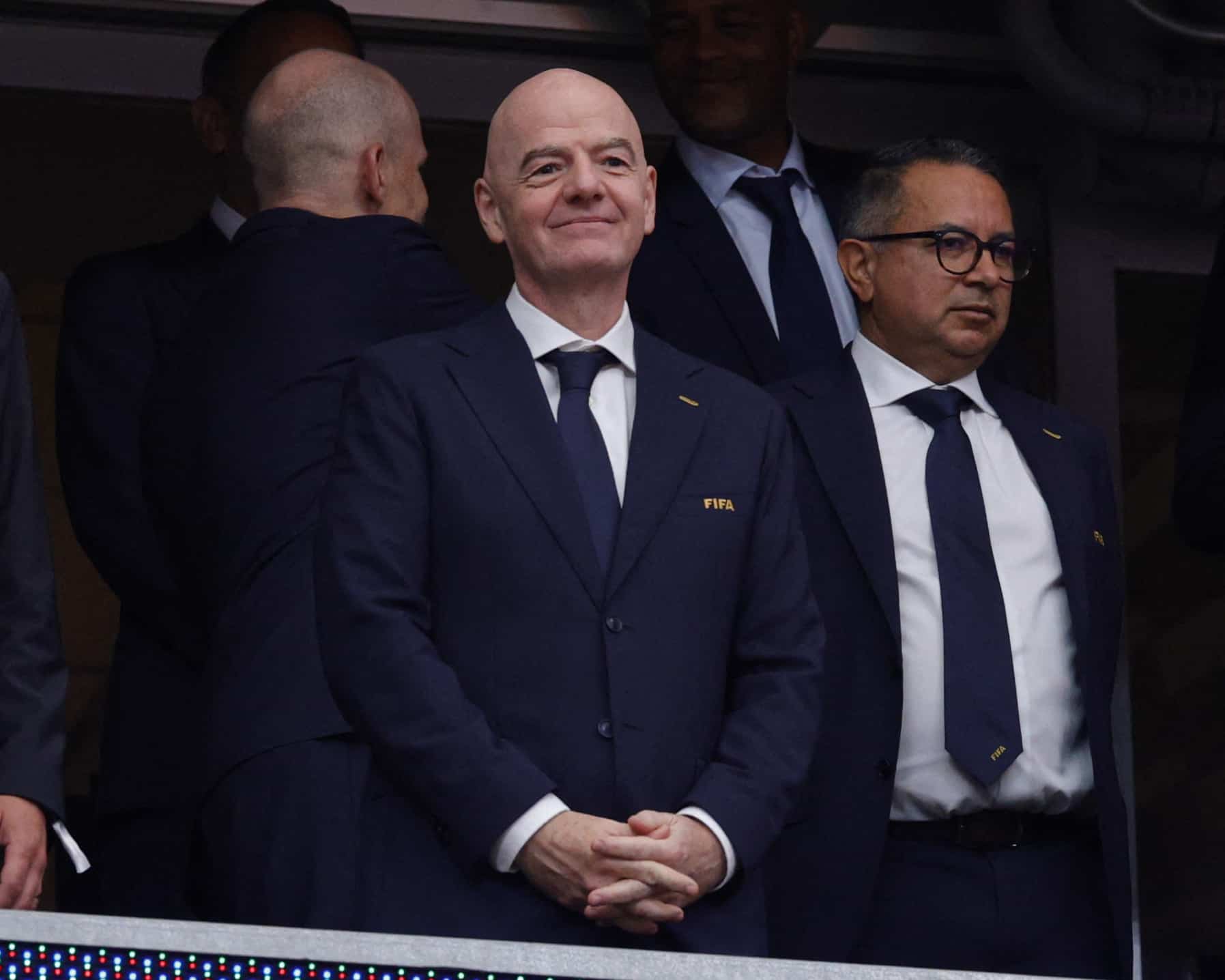 Investisseurs privés: la FIFA sous le feu des critiques