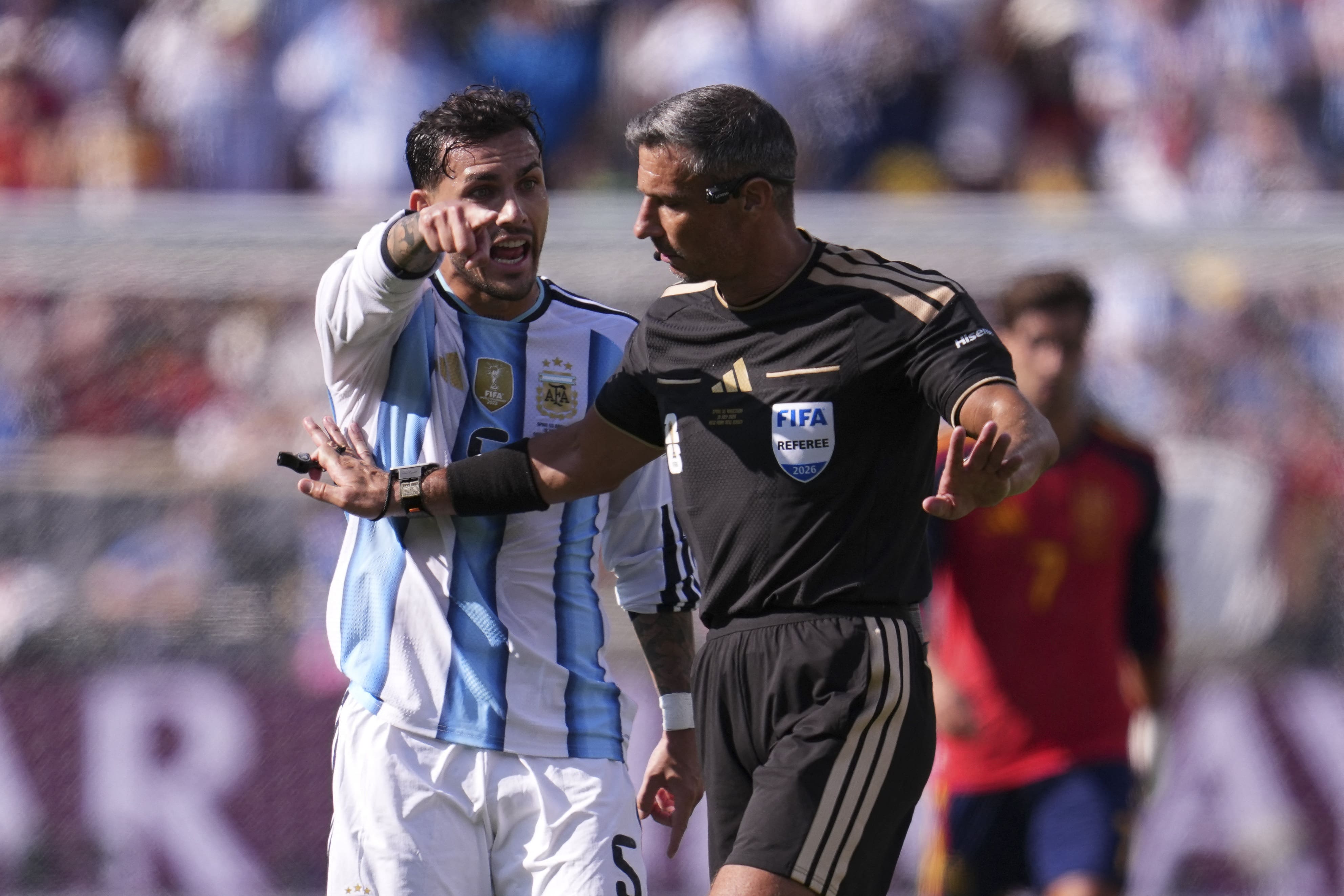 La FIFA lance une procédure disciplinaire contre l'Argentine et Paredes