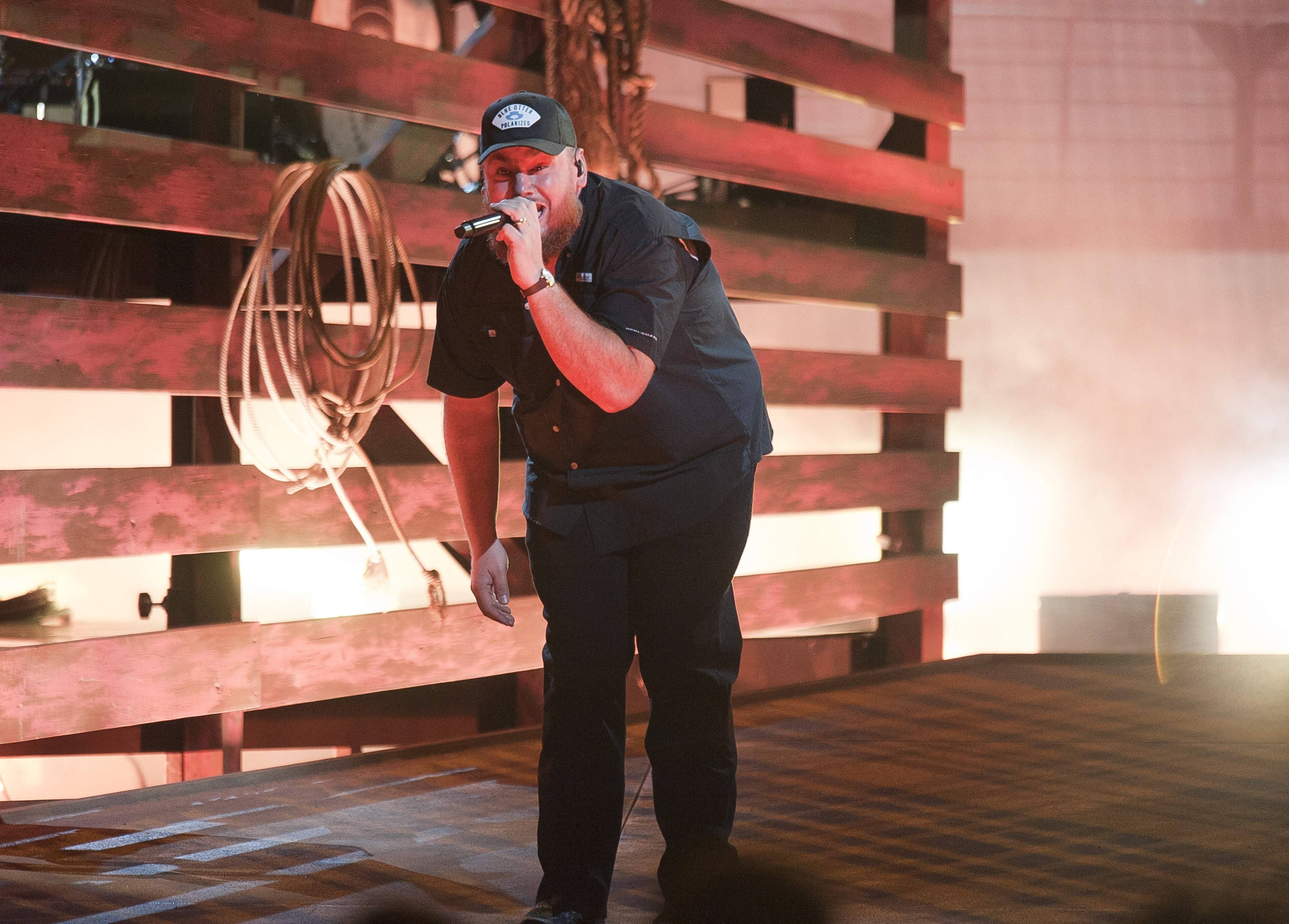 65 000 spectateurs au parc Jean-Drapeau: les plus grands fans de Luke Combs se trouvent à Montréal!