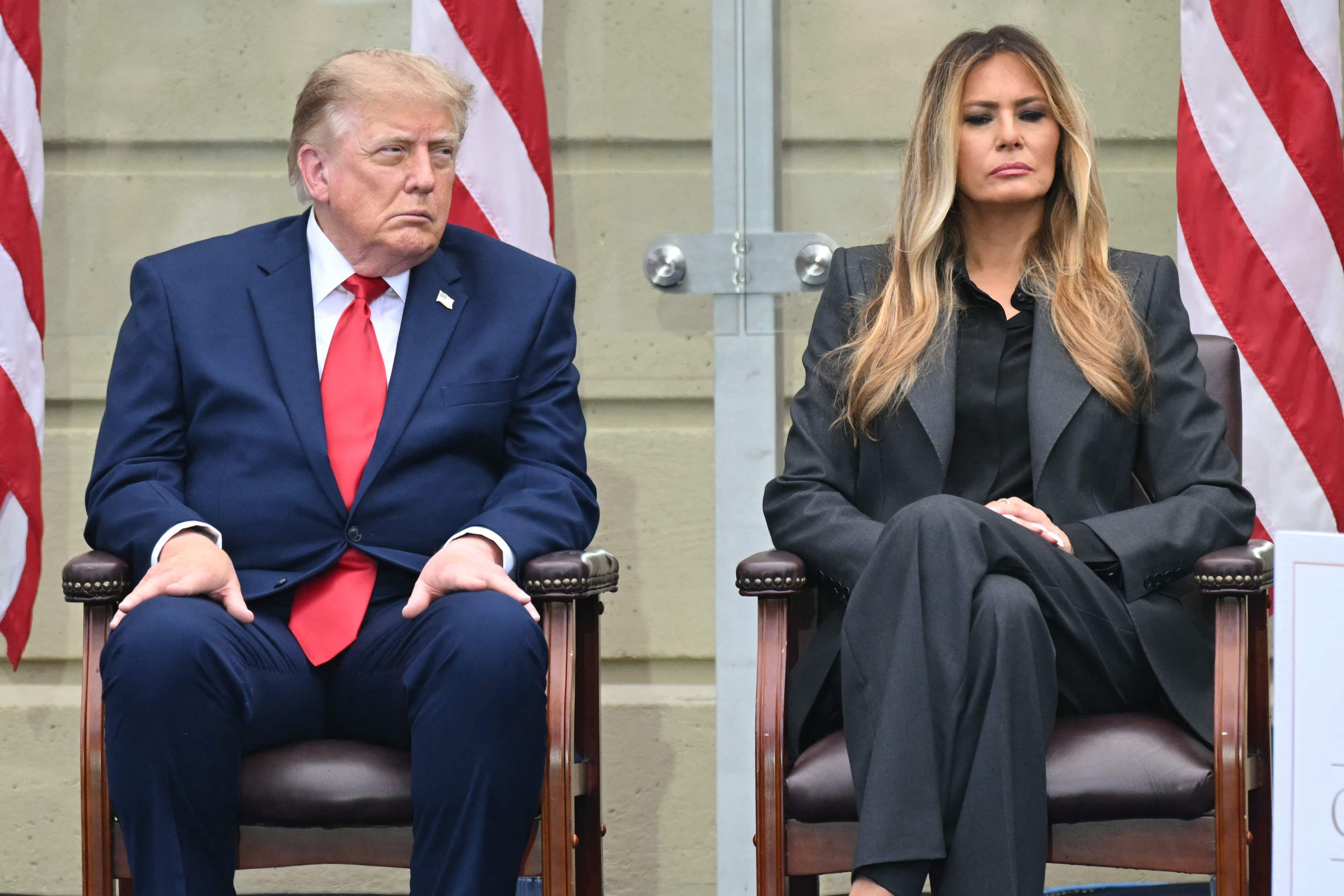 Le président américain Donald Trump assiste à une cérémonie commémorant le 25e anniversaire des attentats terroristes du 11 septembre dans la cour du Pentagone, le 11 septembre 2026 à Arlington, en Virginie.