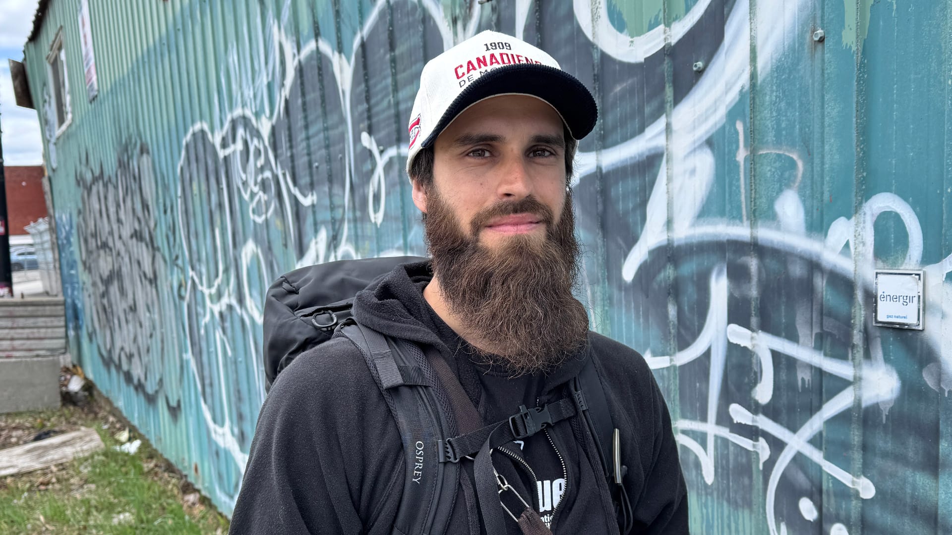Il marche 20 km par jour pour aider les plus vulnérables de Montréal