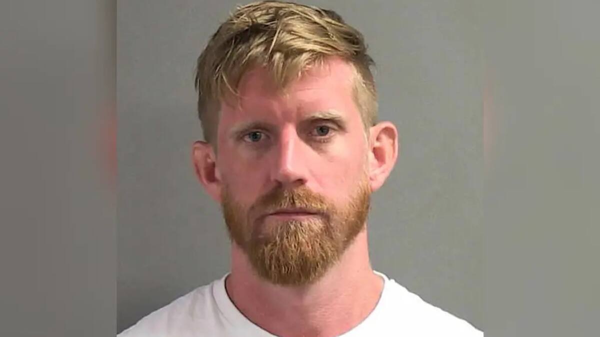 Il échappe un enfant du balcon du deuxième étage pendant un premier rendez-vous