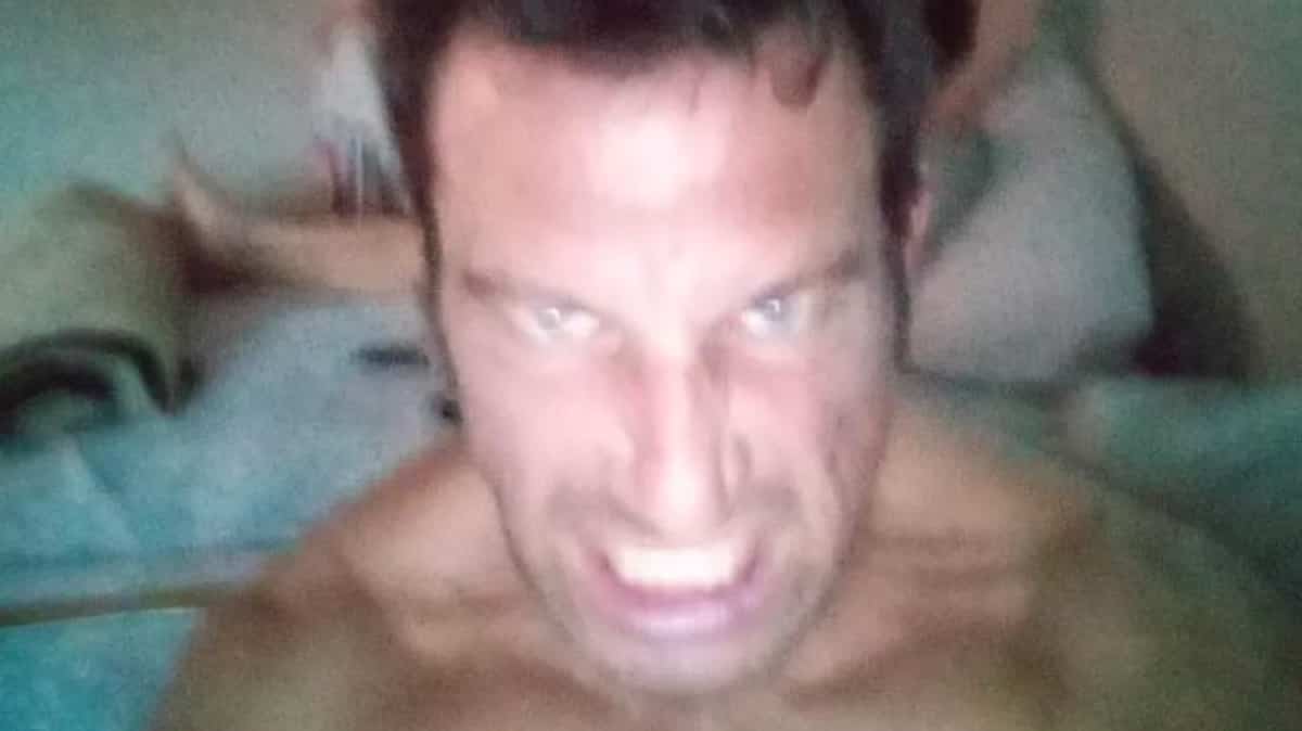 Un homme décapite ses parents et leur chien