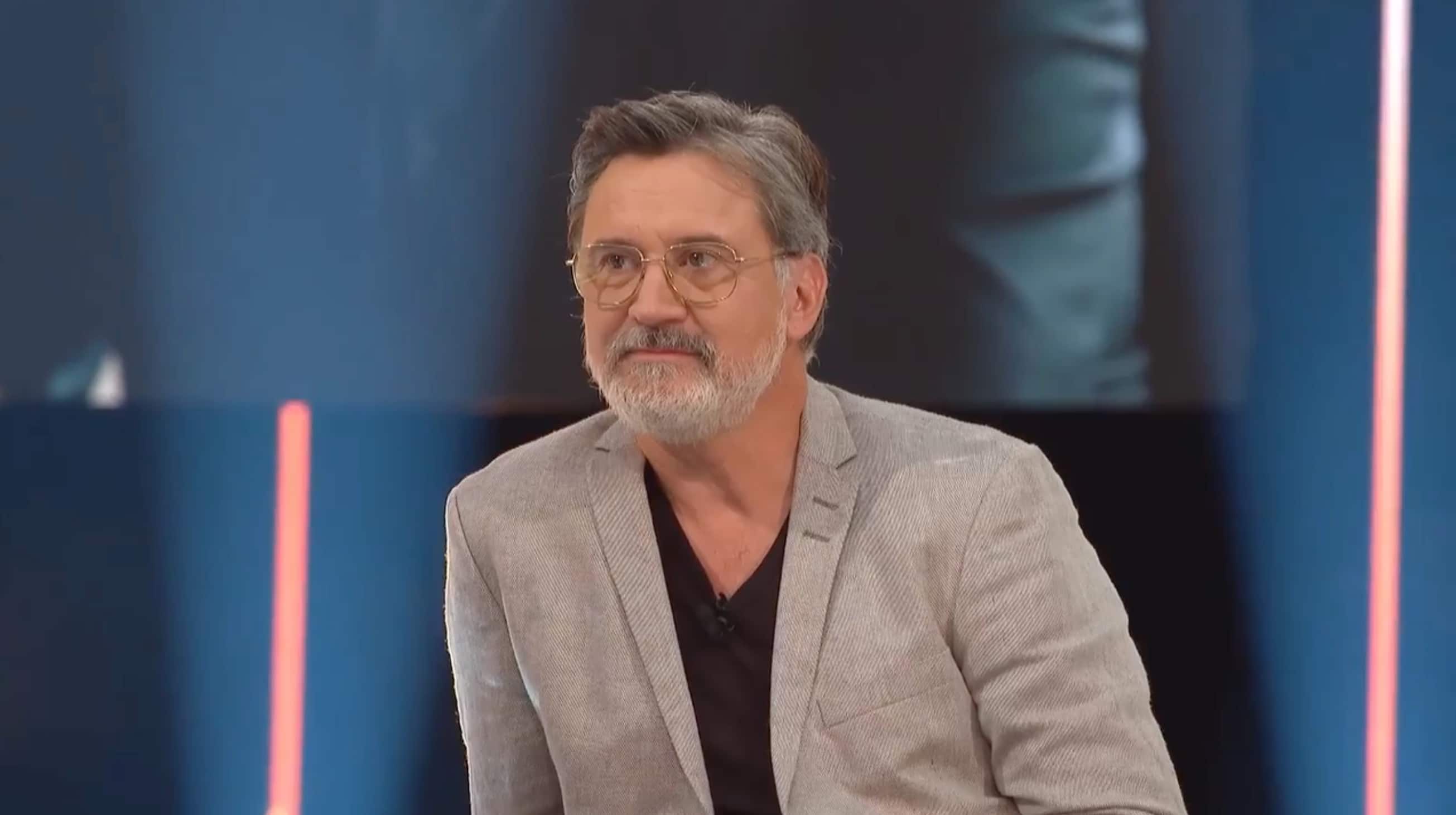 Il revient sur son rôle dans Unité 9