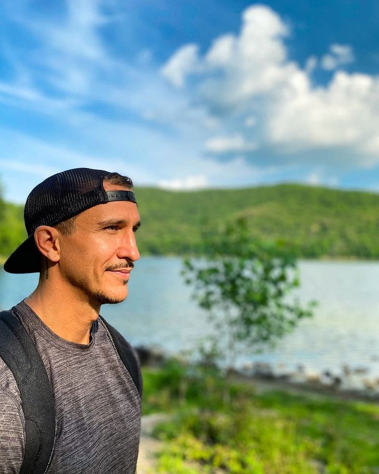 Il met fin à ce projet à contrecœur