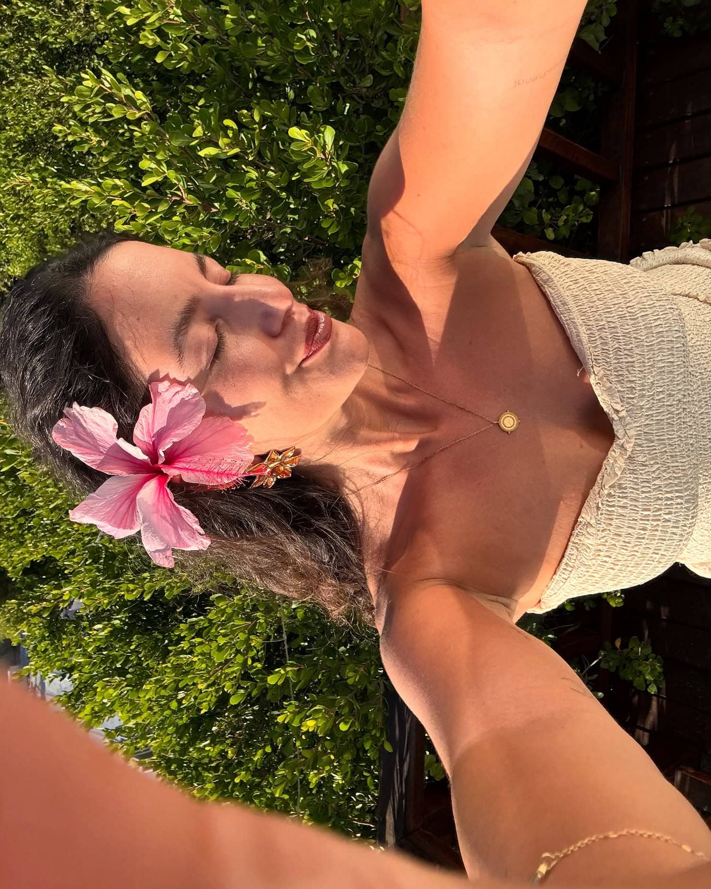 Un look avec 5 produits qui résistent à la chaleur