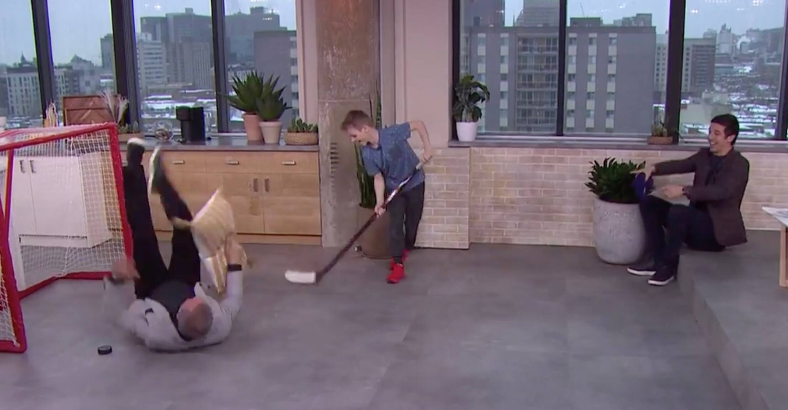 Gino pratique son coup de patin !