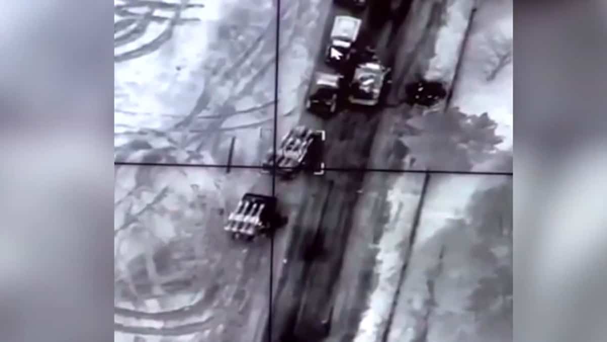 Un drone ukrainien explose des véhicules russes