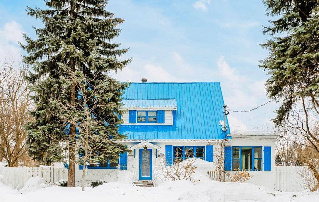 Une maison avec piscine intérieure à vendre à MTL