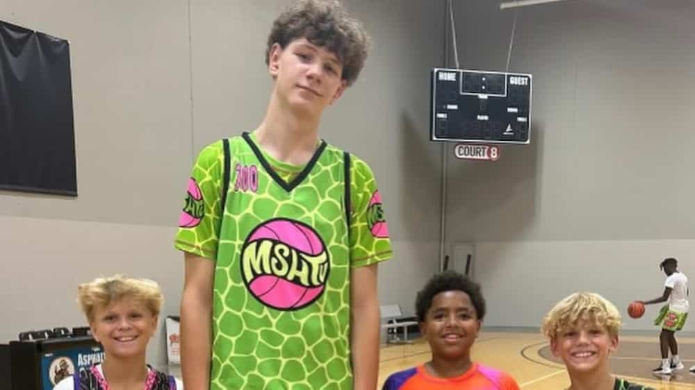 7 pi 3 po à 13 ans: ce joueur de basketball québécois devient viral