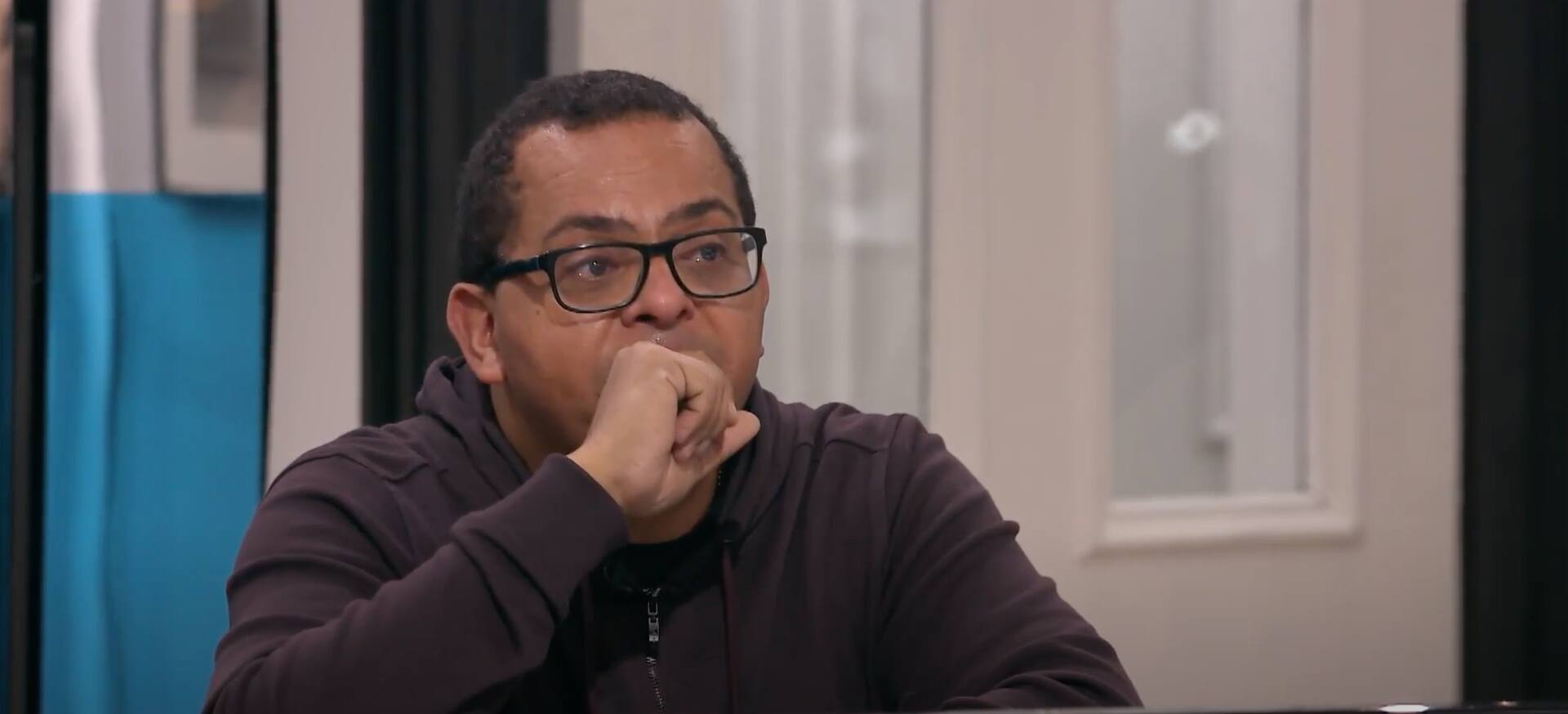 Très ému en parlant de sa mère aux Académiciens