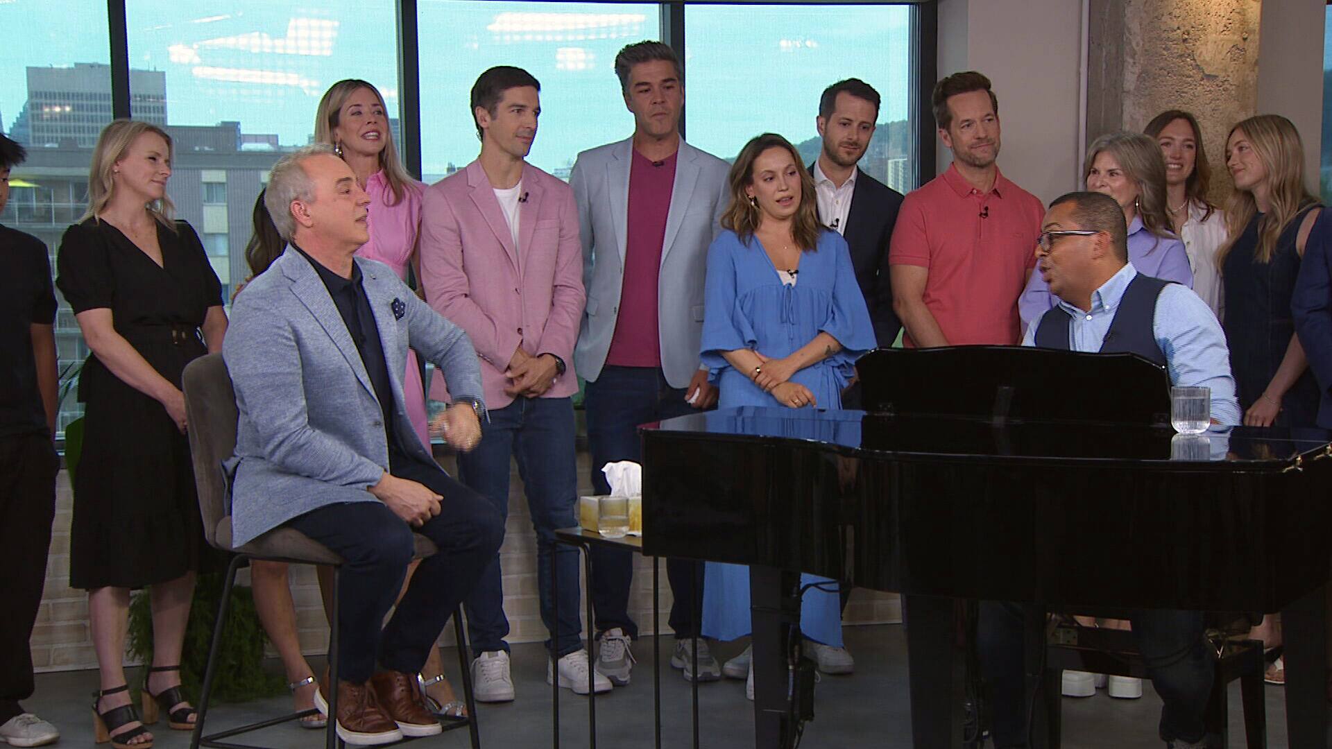 VID&Eacute;O | Gregory Charles (et invit&eacute;s) offrent une chanson &agrave; Gino Chouinard