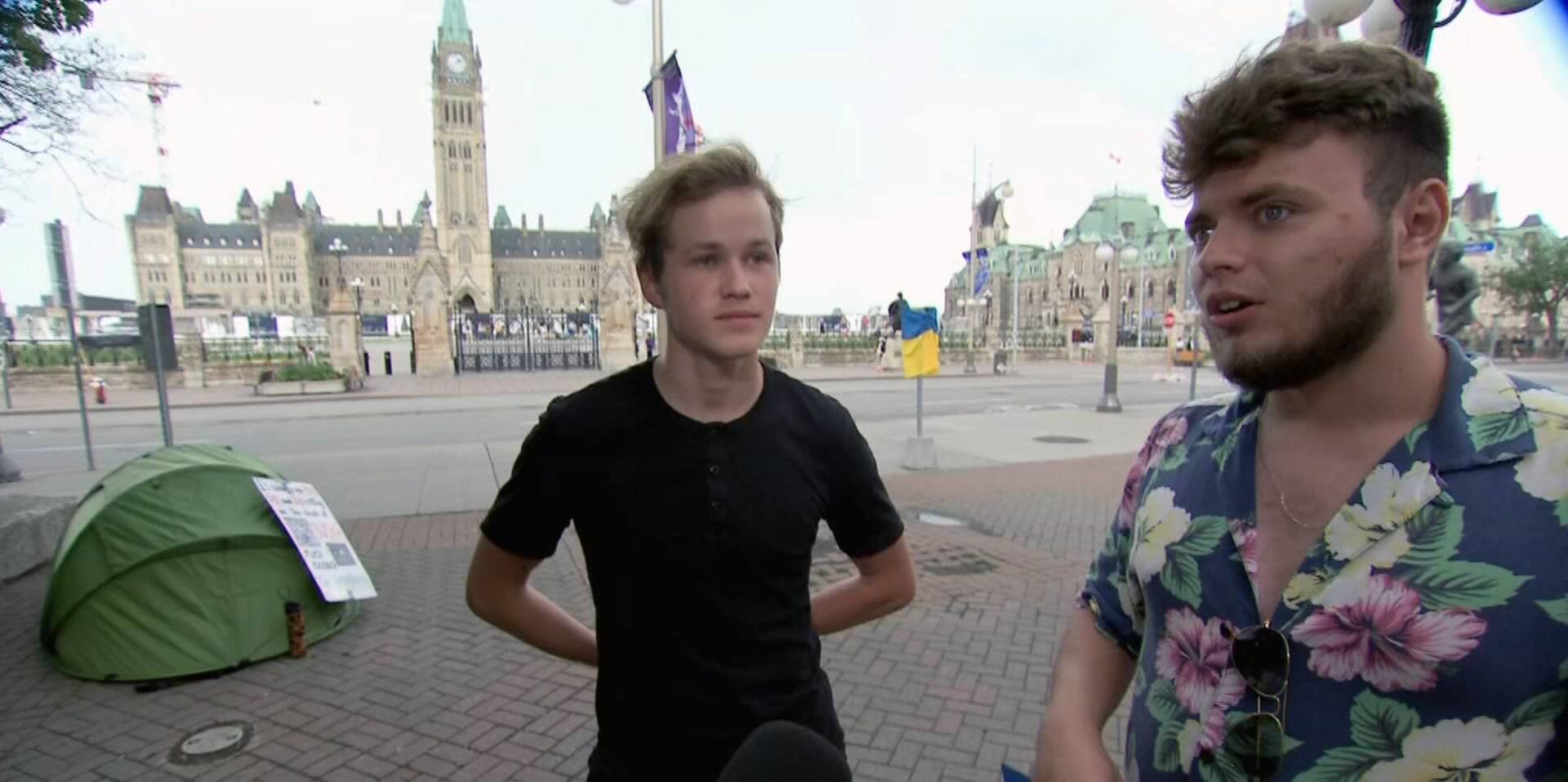 Gr&egrave;ve de la faim de deux Montr&eacute;alais &agrave; Ottawa