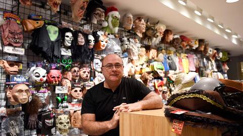 Benoît Doyon, owner of the Imaginaire chain of stores, hopes that sales will resume two weeks before the festivities.