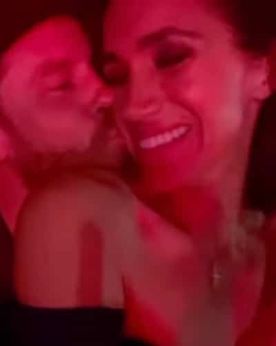Vea los muy en el amor Meghan y el príncipe Harry se divierten en el concierto de Beyoncé