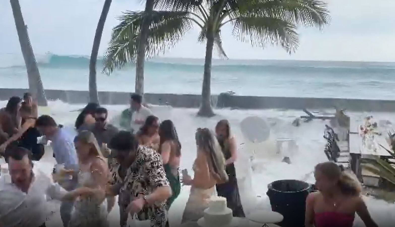 EN VID&Eacute;O | Une &eacute;norme vague perturbe un mariage