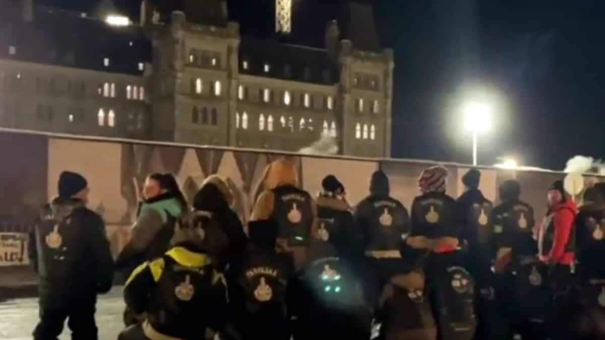 Le mouvement complotiste au Québec présent à Ottawa