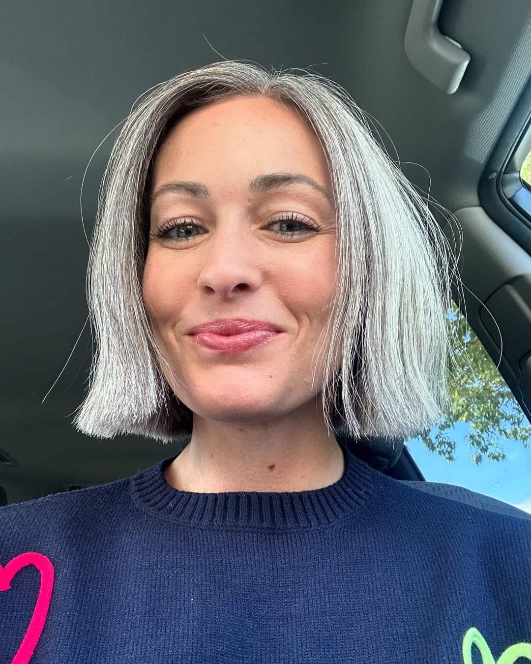 Réussir sa transition vers les cheveux gris-blancs