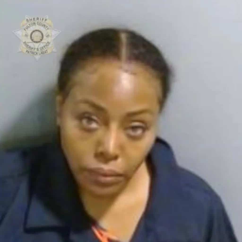 Une juge s&rsquo;en prend &agrave; un policier &agrave; l&rsquo;ext&eacute;rieur d&rsquo;une bo&icirc;te de nuit