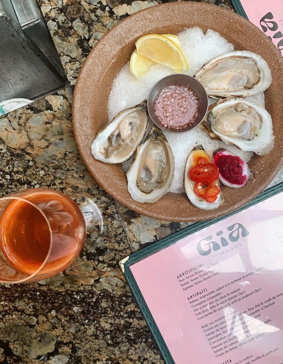 30 restos de Montréal où manger des huîtres 