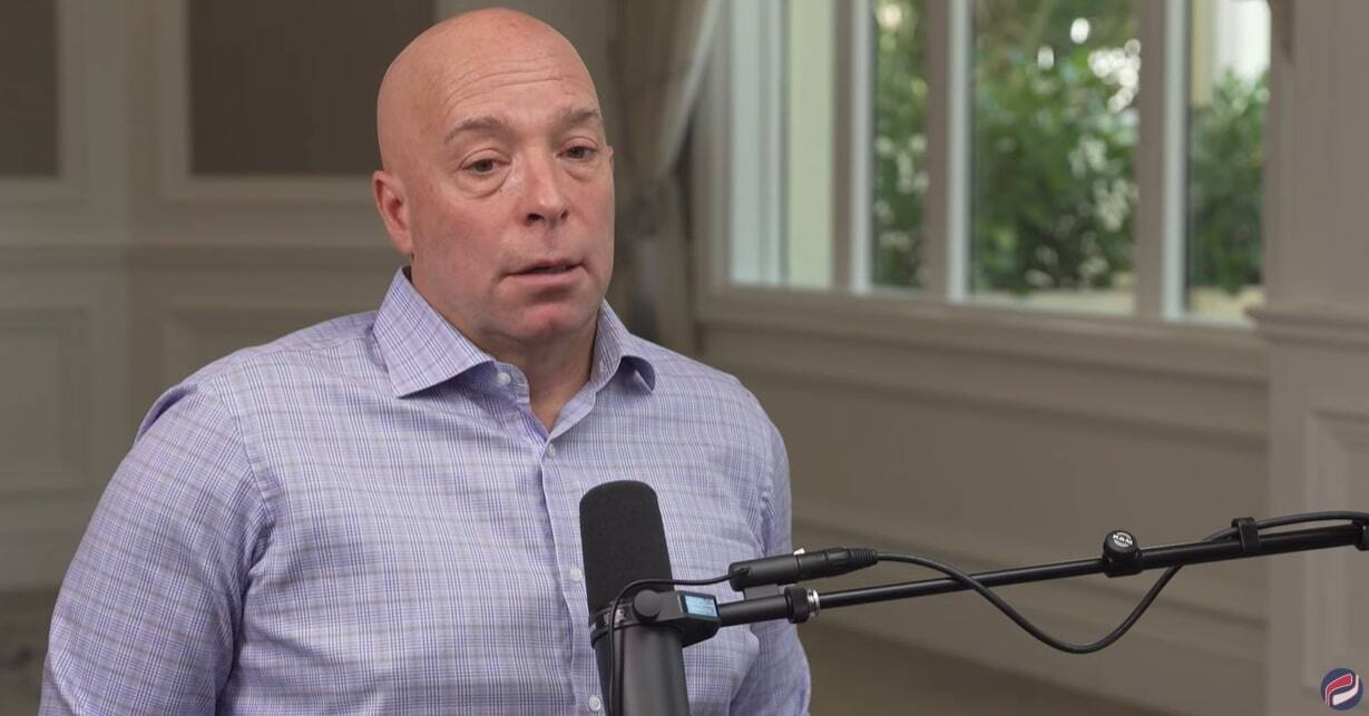 &laquo;On a des d&eacute;cisions &agrave; prendre [en d&eacute;fense]&raquo; - Hughes