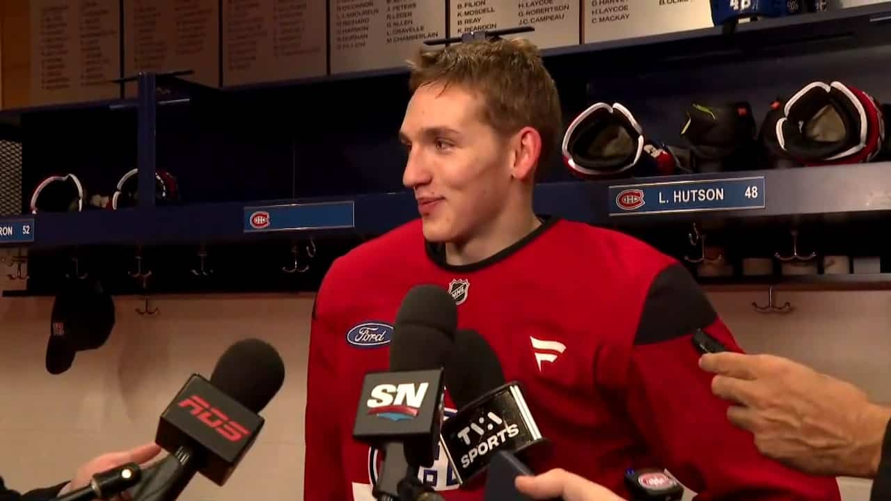 Lane Hutson diverti par les moqueries de Brady Tkachuk