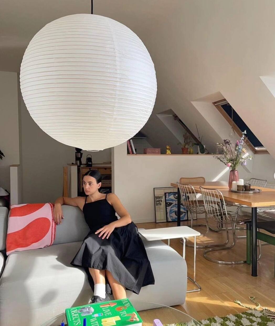 Cette table 2 en 1 pour les petits appartements