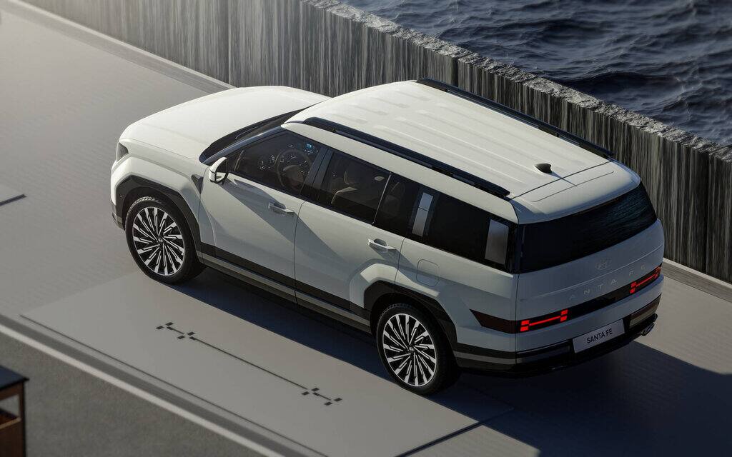 Controversial Redesign Hyundai Unveils the 2024 Santa Fe with Mixed