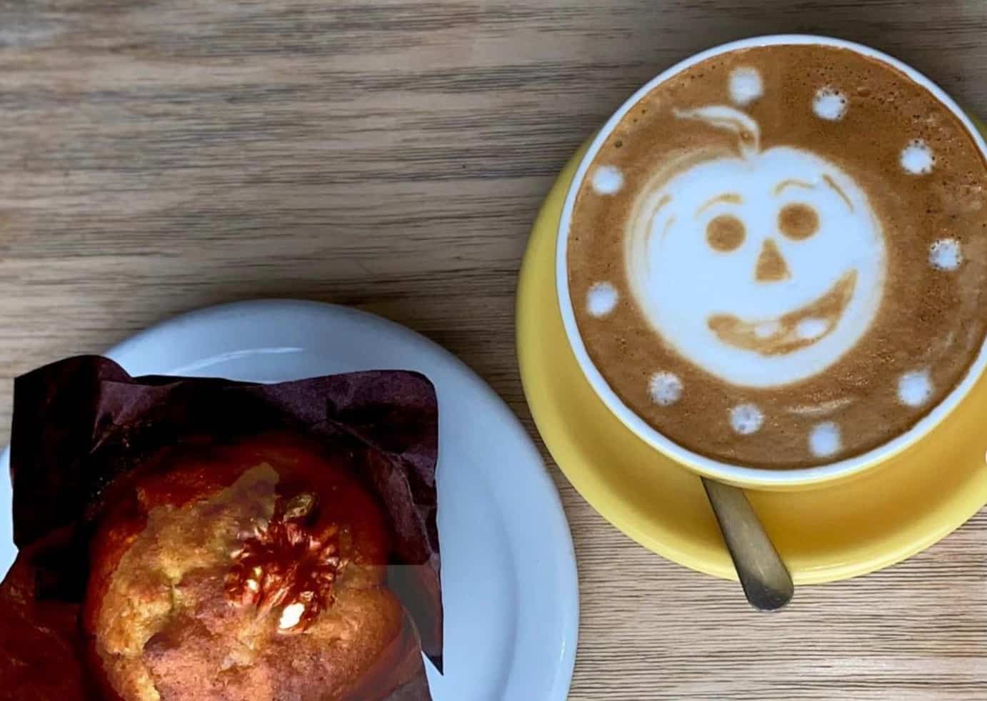 Des lattés à la citrouille GRATUITS ce mois-ci