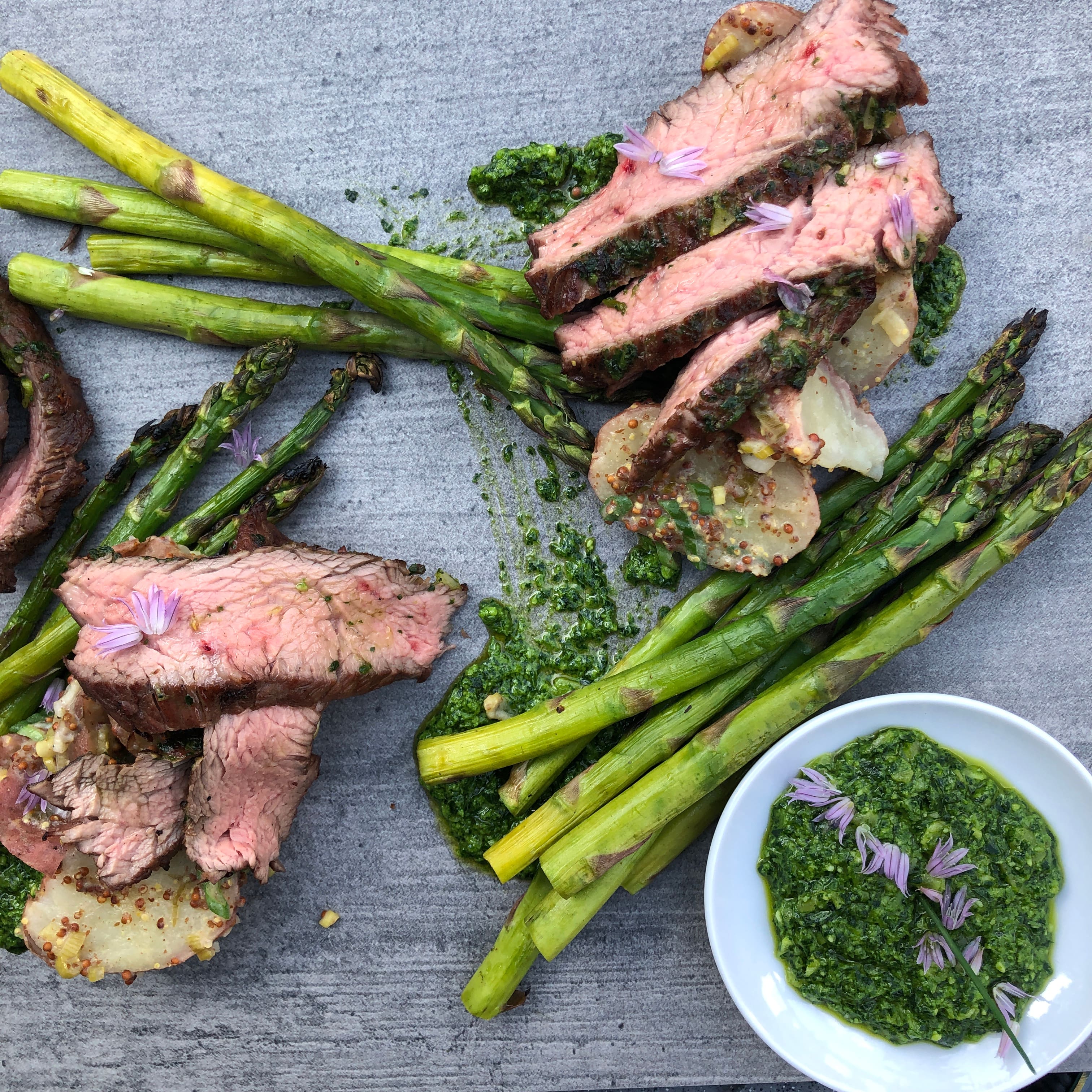 Bavette de veau et pesto de fleur d'ail