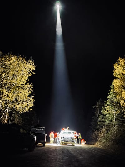 Os drones devem usar ferramentas de vigilância que auxiliam os agentes durante sua verificação, dia e noite.