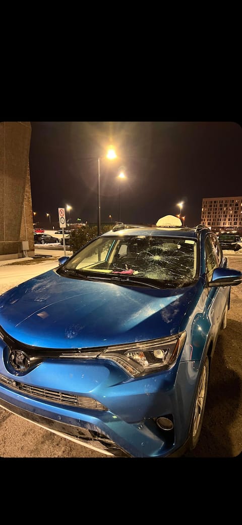 Laurentian Highway: a snow plow does thousands of dollars in damage