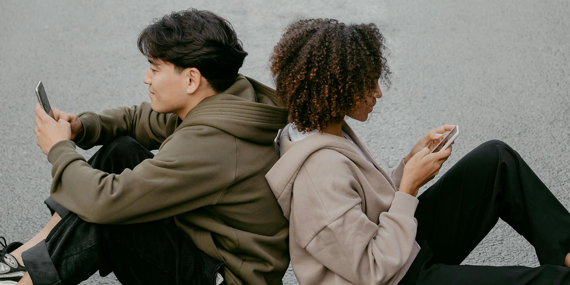 Les réseaux sociaux nuisent-ils à votre relation?