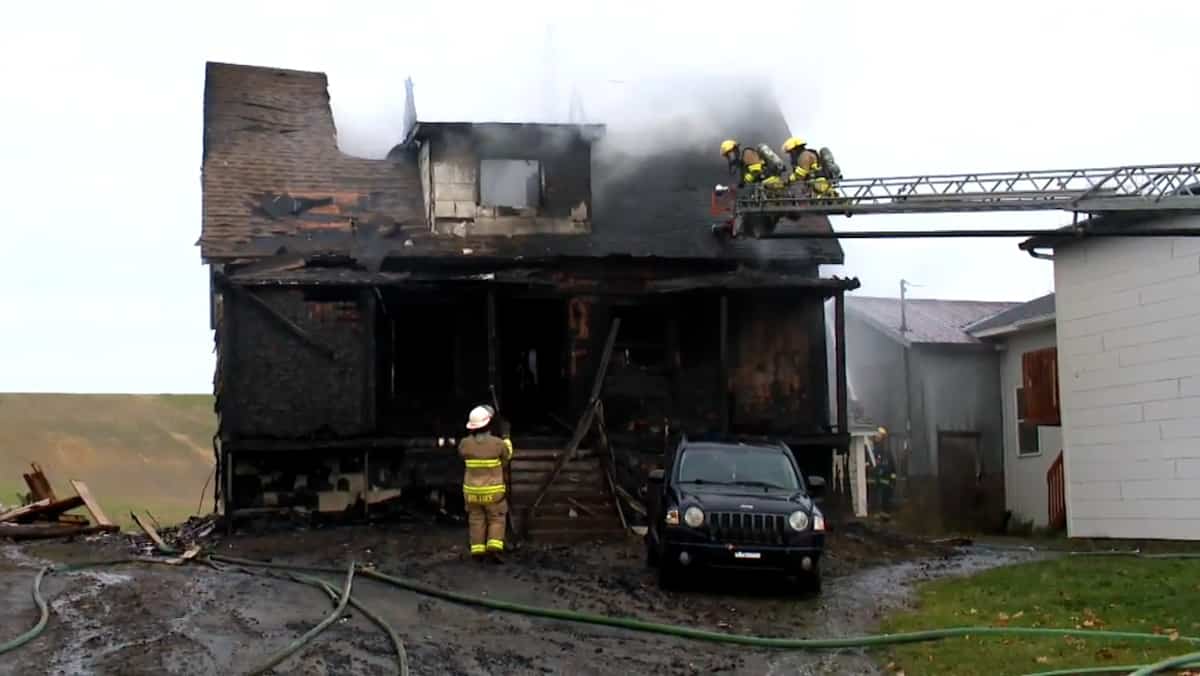 Incendie mortel à Mont-Joli: un corps retrouvé dans les décombres