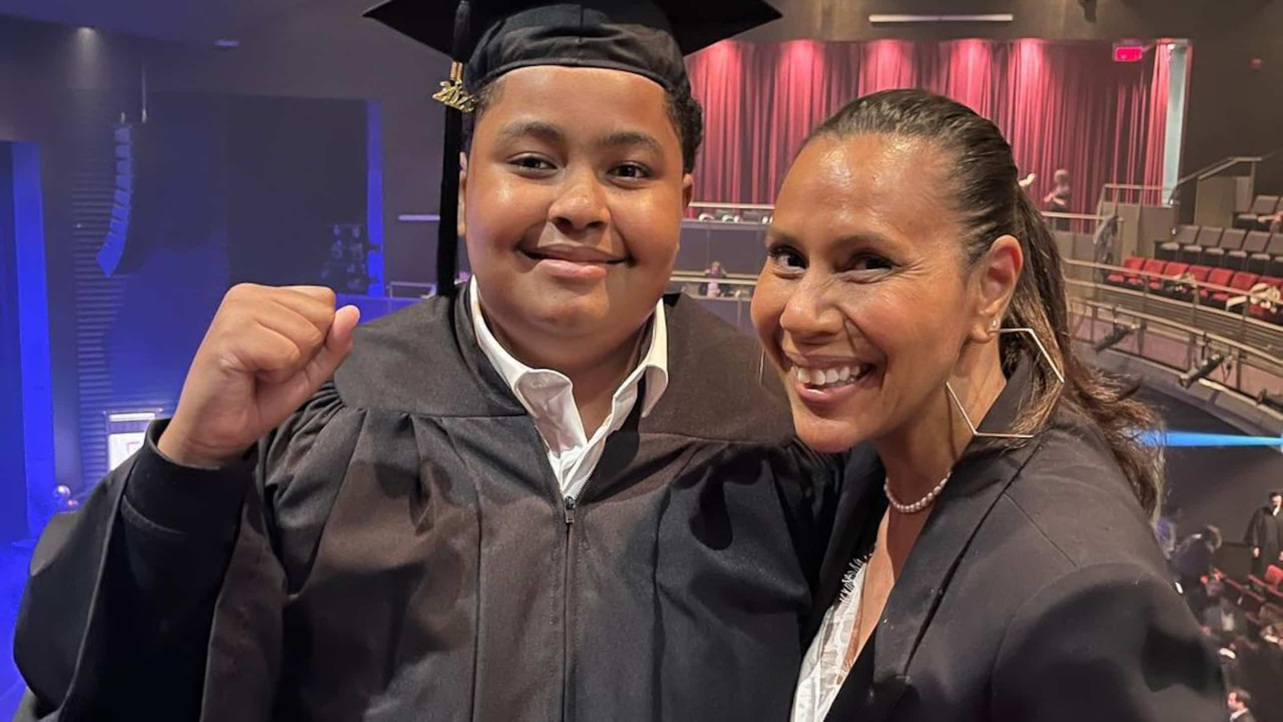 Luke Racicot Isabelle Racicot célèbre la graduation de son fils avec de magnifiques ...