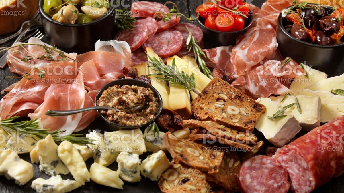 12 cas de listériose, dont deux mortels, en lien avec des charcuteries en France