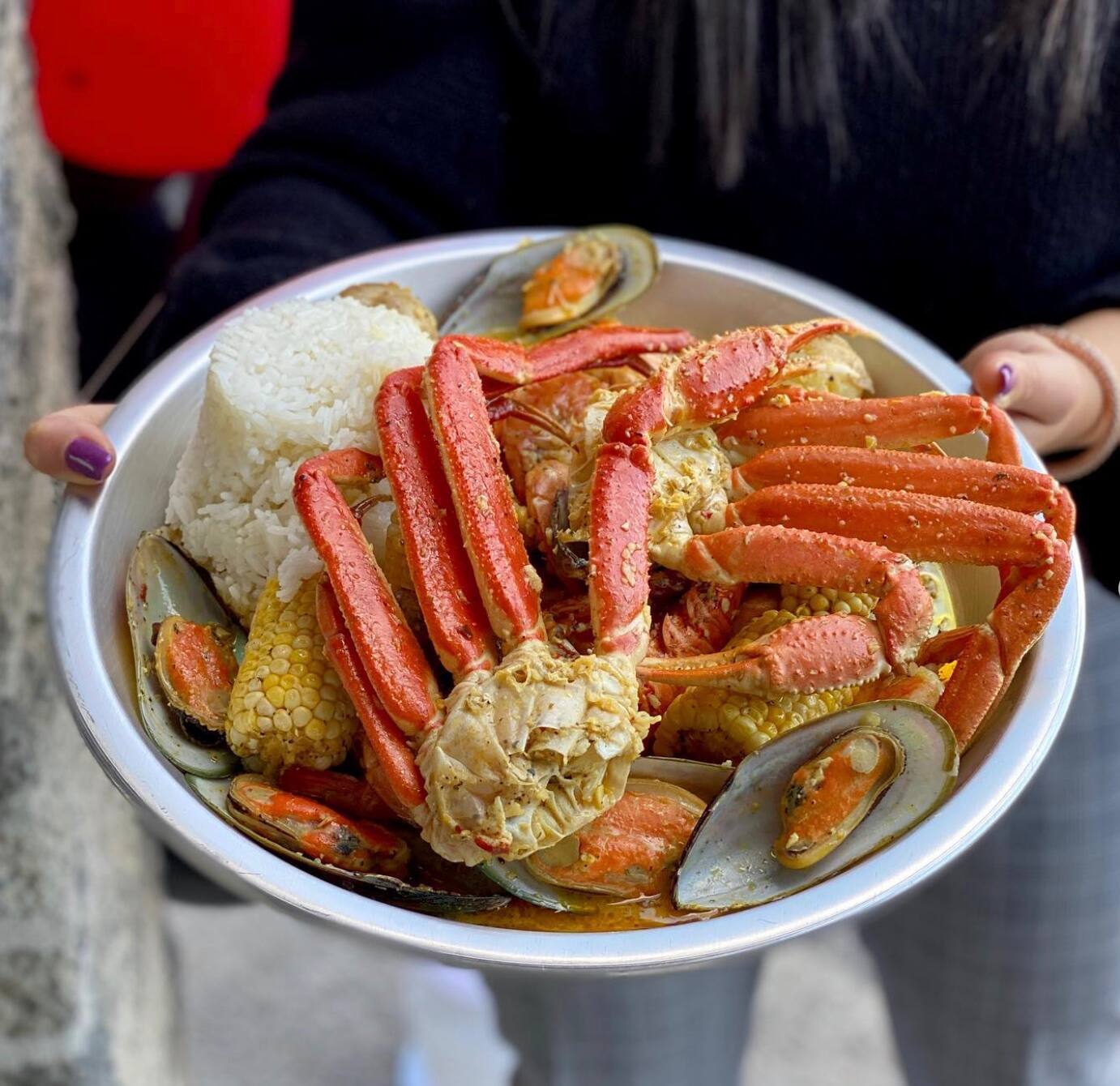 Un resto de seaux de fruits de mer à la cajun 