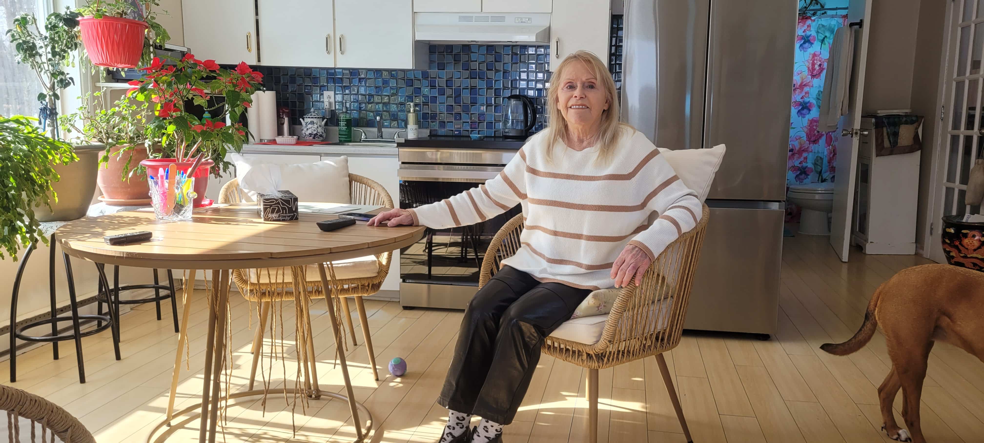 De plus en plus de gens de 75 ans et plus doivent retourner sur le marché du travail pour boucler leurs fins de mois.