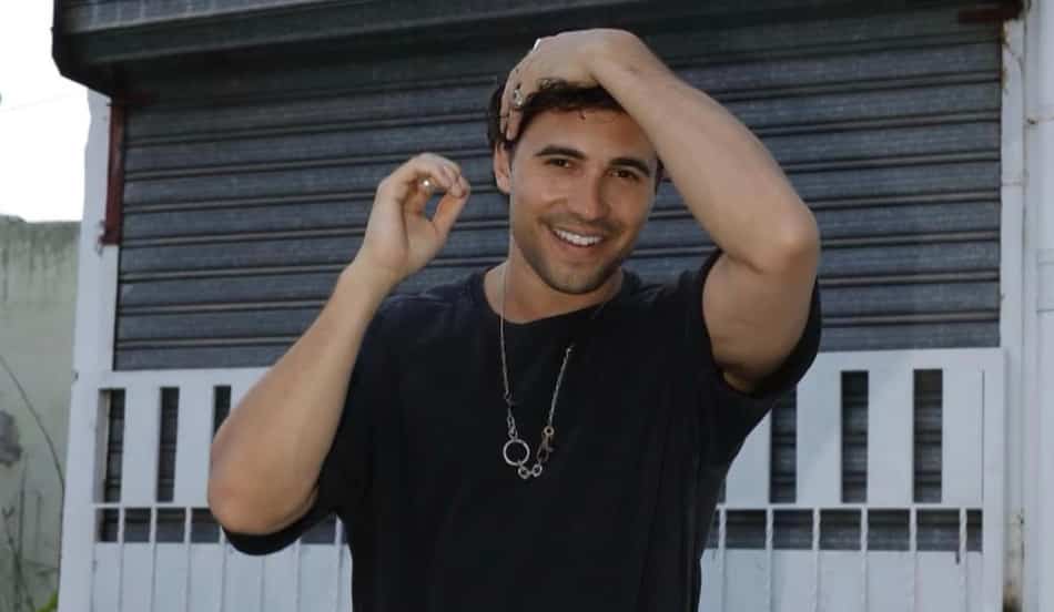 Olivier Dion ose un look audacieux à l'IDA