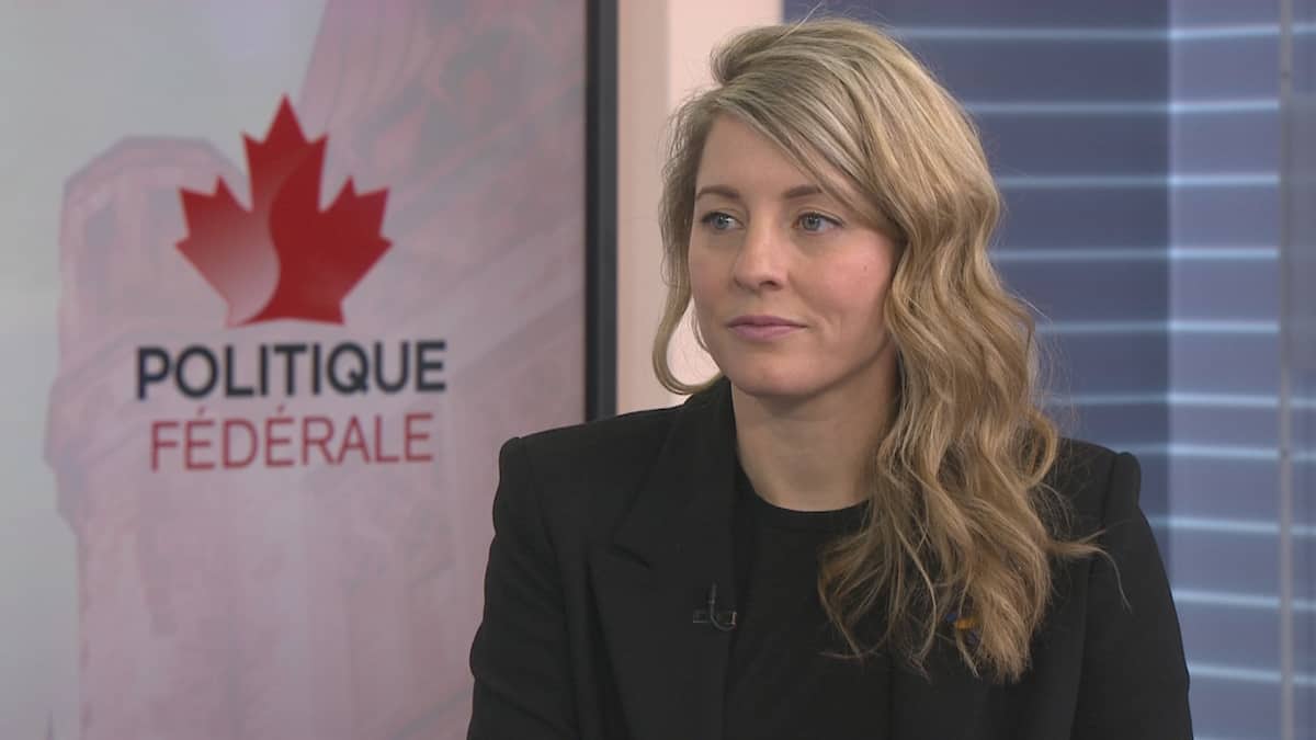 «On doit s’assurer qu’il y ait plus d’armes en Ukraine», dit Mélanie Joly