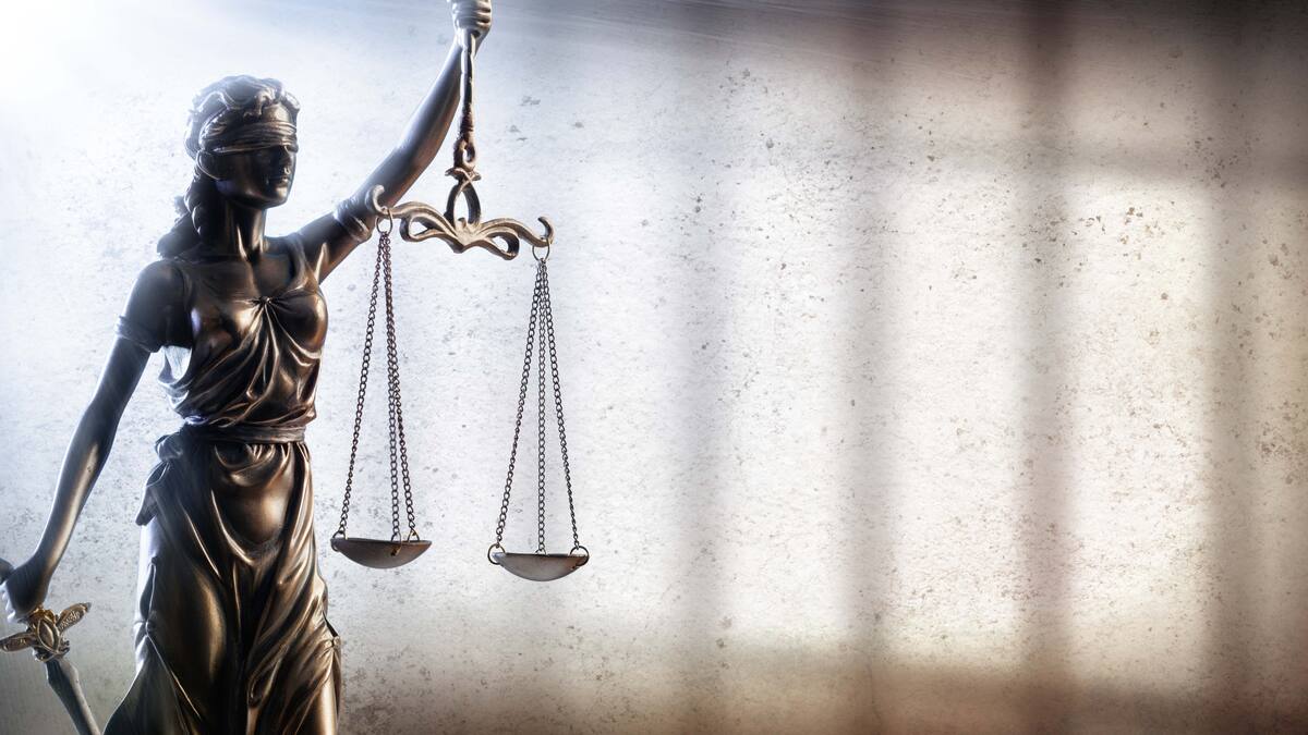 Quatre acteurs de l'industrie pornographique accusés pour viol