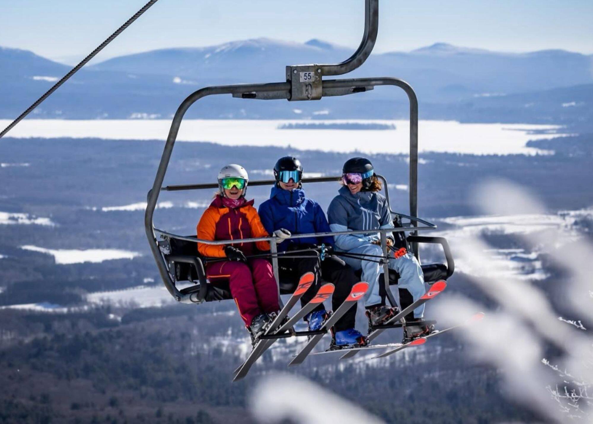 Image principale de l'article 8 stations où faire du ski de soirée au Québec