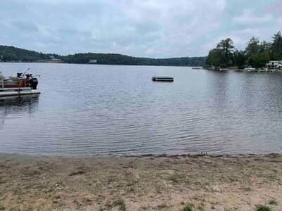 Tre membri della stessa famiglia sono annegati in un lago: i sopravvissuti fanno causa ad Airbnb per negligenza