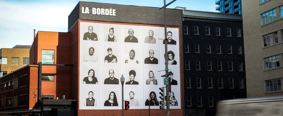 Crowd displays at La Bordée 1