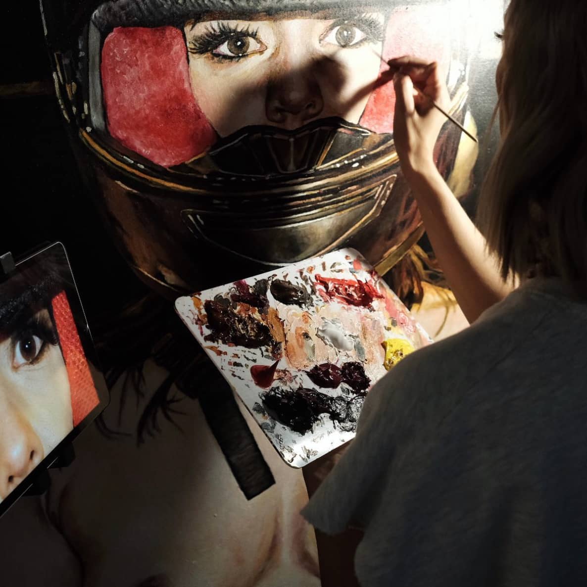 Cette chanteuse peint des comédiens québécois