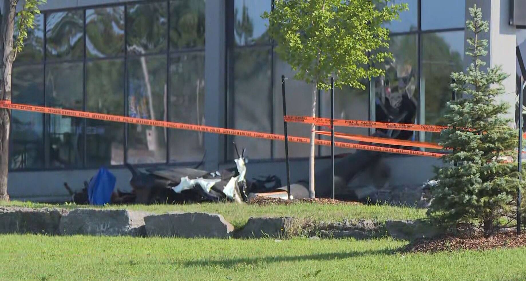 Une voiture percute un gym à Laval: deux jeunes meurent en tentant de fuir les policiers