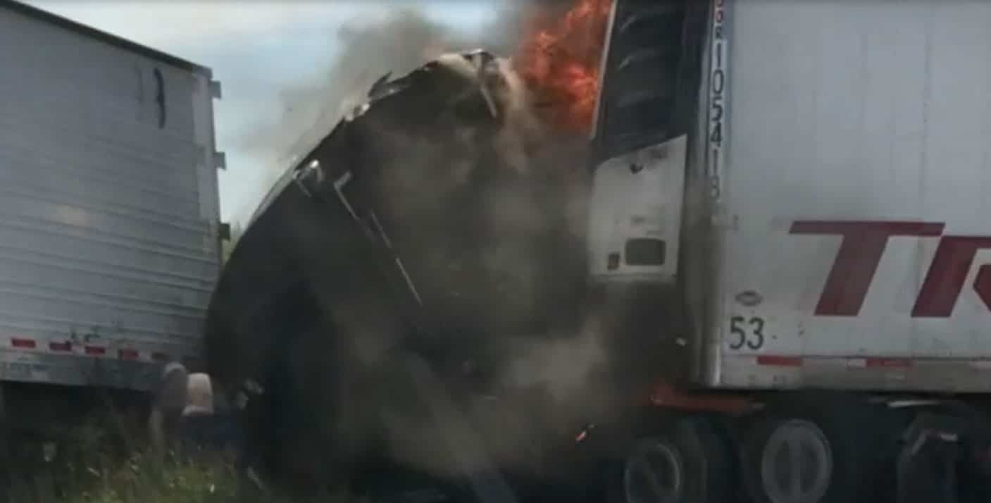 Il sauve un homme pris au piège dans son camion en feu TVA Nouvelles