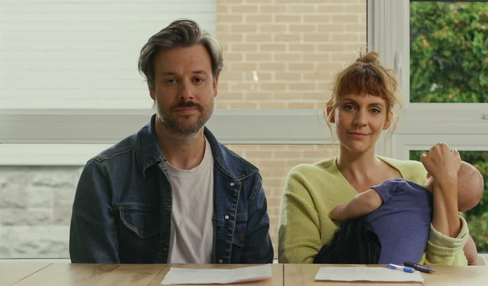 Voyez leur montée de lait hilarante